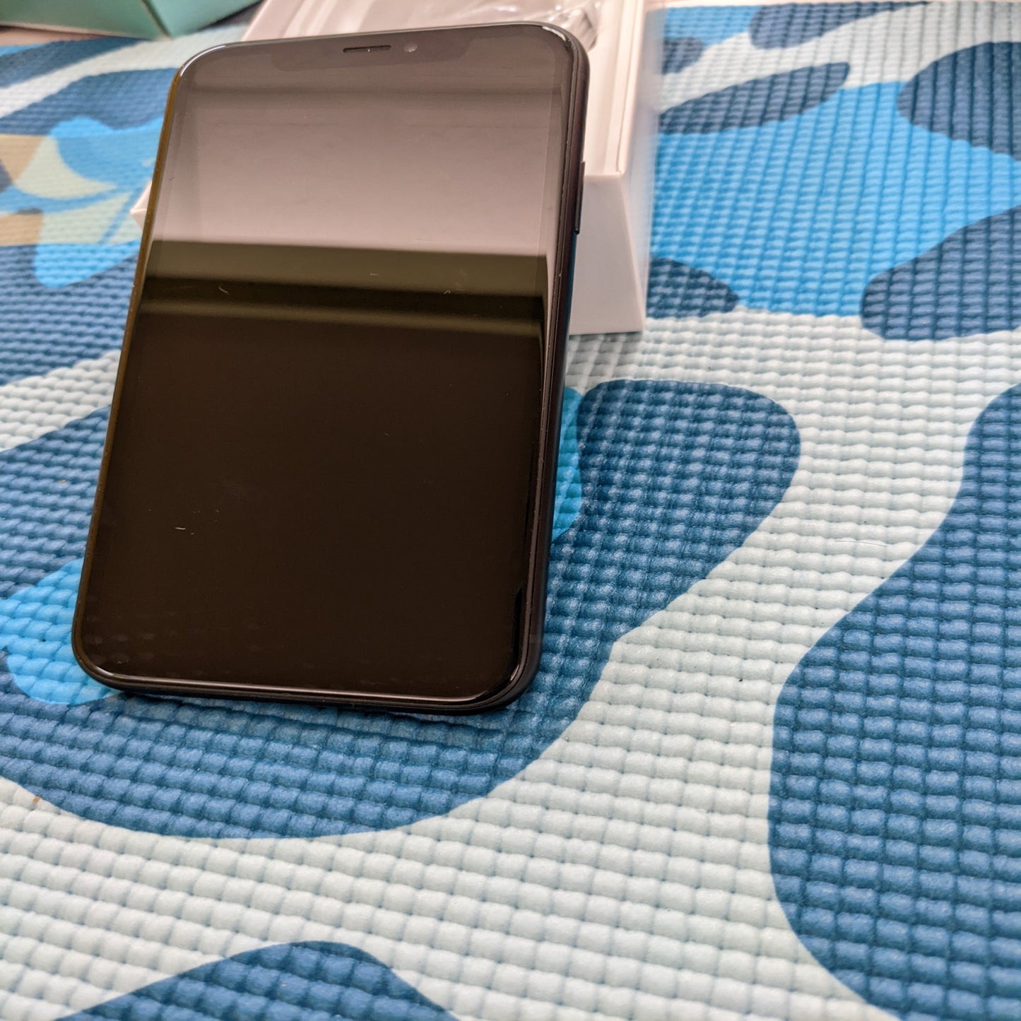 iphone xr leaning